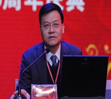 中國(guó)科學(xué)院院士、西北生態(tài)環(huán)境資源研究院常務(wù)副院長(zhǎng)、我國(guó)著名寒區(qū)土木工程專(zhuān)家、博士生導(dǎo)師賴(lài)遠(yuǎn)明教授就“寒區(qū)道路熱學(xué)特性分析方法和凍害防治技術(shù)”?與嘉賓、校友和師生分享了自己獨(dú)特的見(jiàn)解